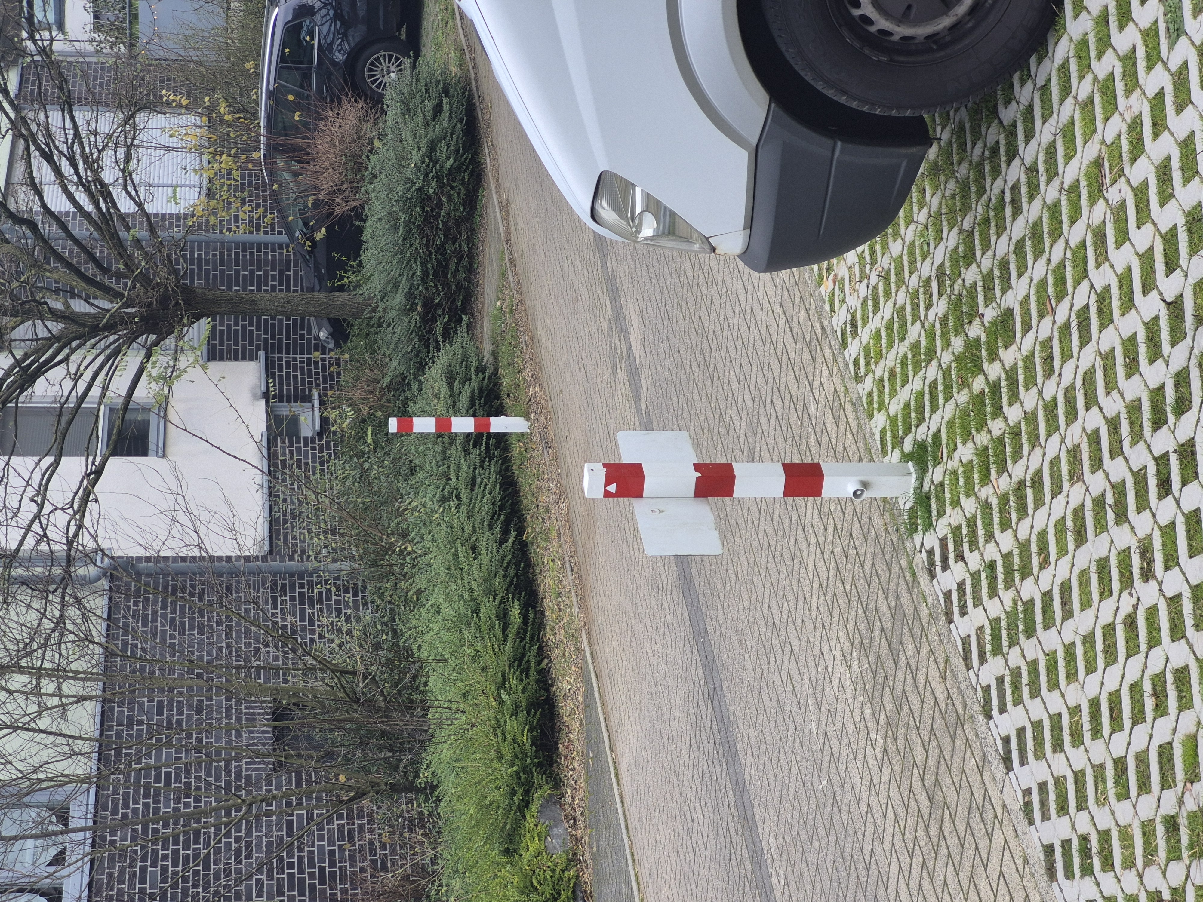 Pfosten mit Querbalken